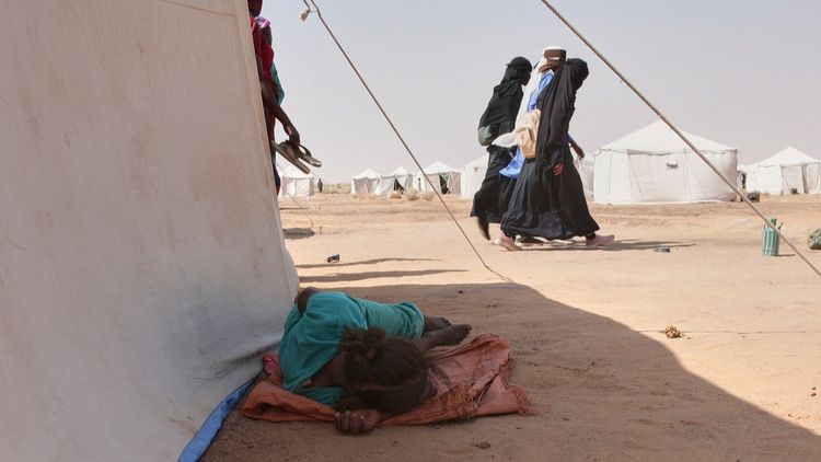 نازحون من مدينة الفاشر في السودان في مدينة خيام أُقيمت في نوفمبر 2025