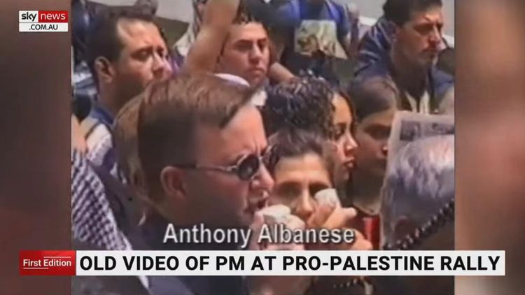 Le Premier ministre australien Anthony Albanese lors d'une manifestation pro-palestinienne pendant la deuxième Intifada