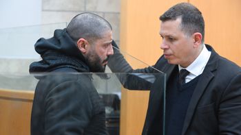 نضال أبو لطيف (يسار) في جلسة محكمة، 2023