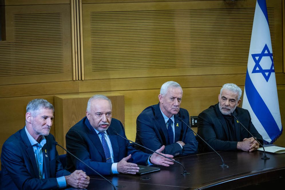 Les dirigeants de partis d'opposition : Yair Lapid, Yair Golan, Benny Gantz et Avigdor Liberman 