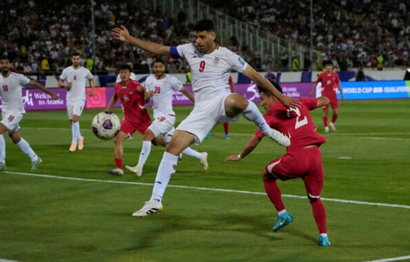 Un geste au-delà des tensions : Mehdi Taremi échange son maillot avec un joueur israélien