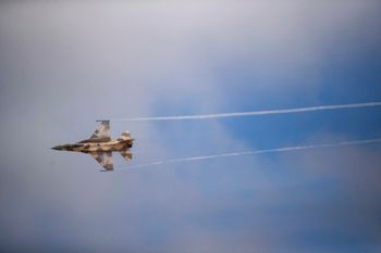 تقوم طائرة مقاتلة مغربية من طراز F16 بمناورة كجزء من مناورة الأسد الأفريقي العسكرية، في طانطان، جنوب أغادير، المغرب، الجمعة 18 يونيو 2021