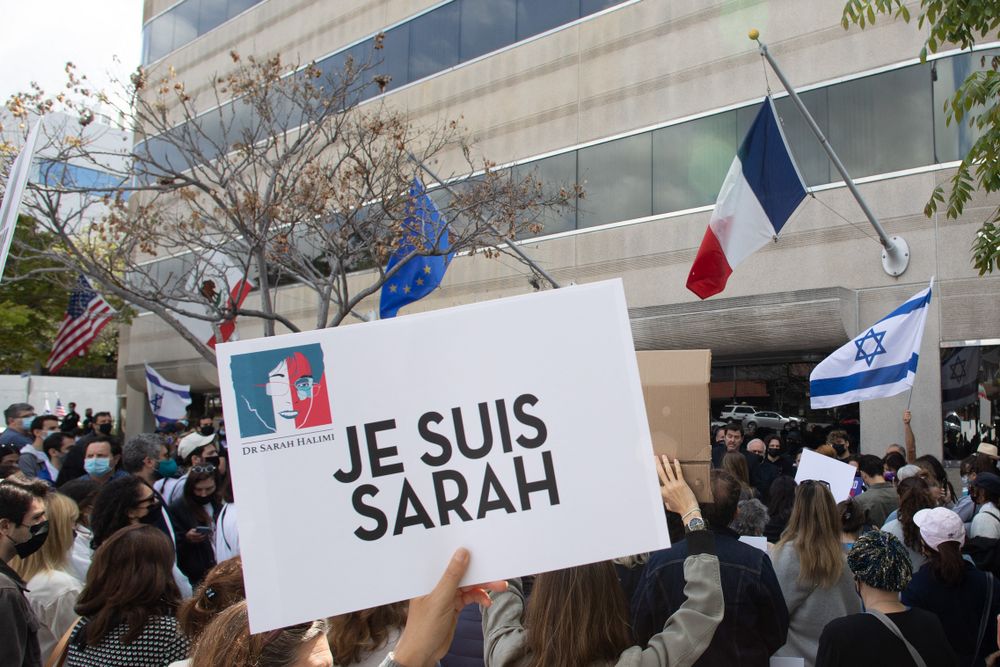 Manifestation devant le consulat général de France le 25 avril 2021 à Los Angeles, en Californie, pour demander justice pour Sarah Halimi