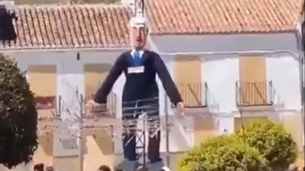 Une effigie de Benjamin Netanyahou haute de sept mètres détruite dans le sud de l'Espagne, le 05.04.2026