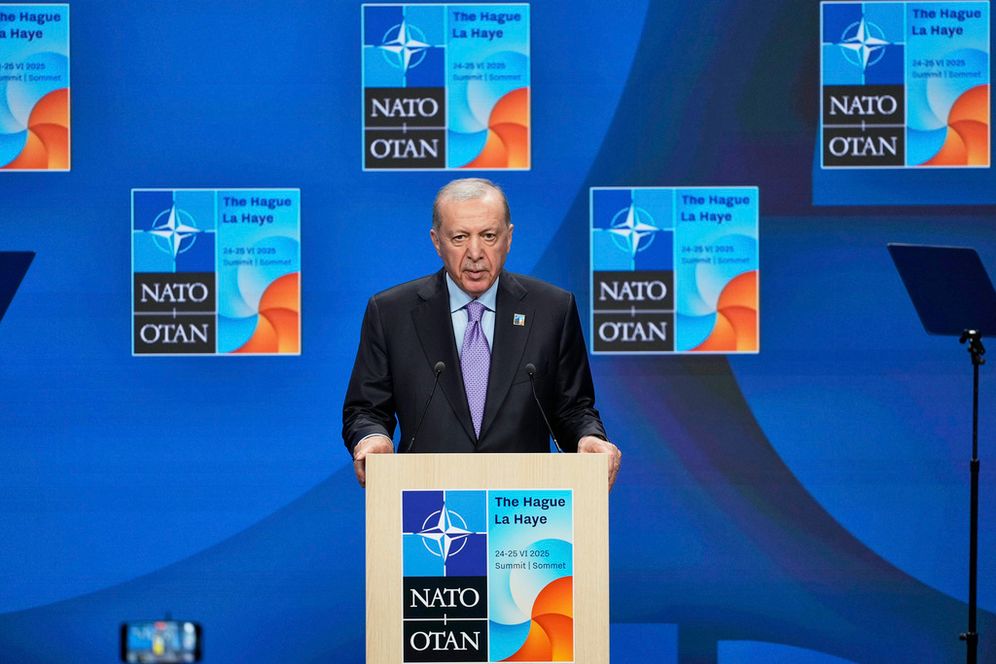 AP Photo/Markus Schreiber رجب طيب اردوغان خلال قمة حلف الناتو