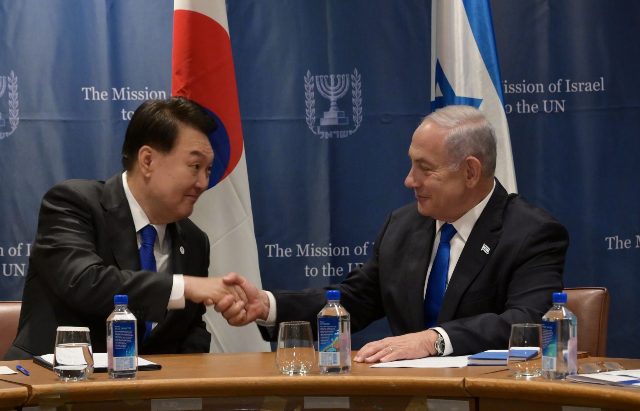 Israeli Prime Minister Benjamin Netanyahu meets with South Korean President Yoon Suk Yeol to strengthen diplomatic ties