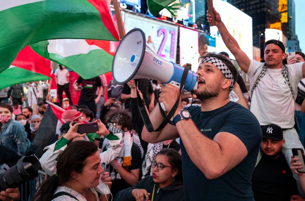 Supporters of the Palestinians march in New York, May 20, 2021.