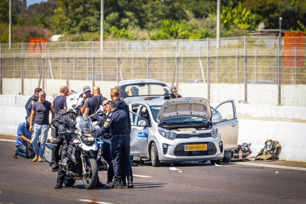 Security forces at the scene where three suspects arrested on road 431, near Ramla, Israel.