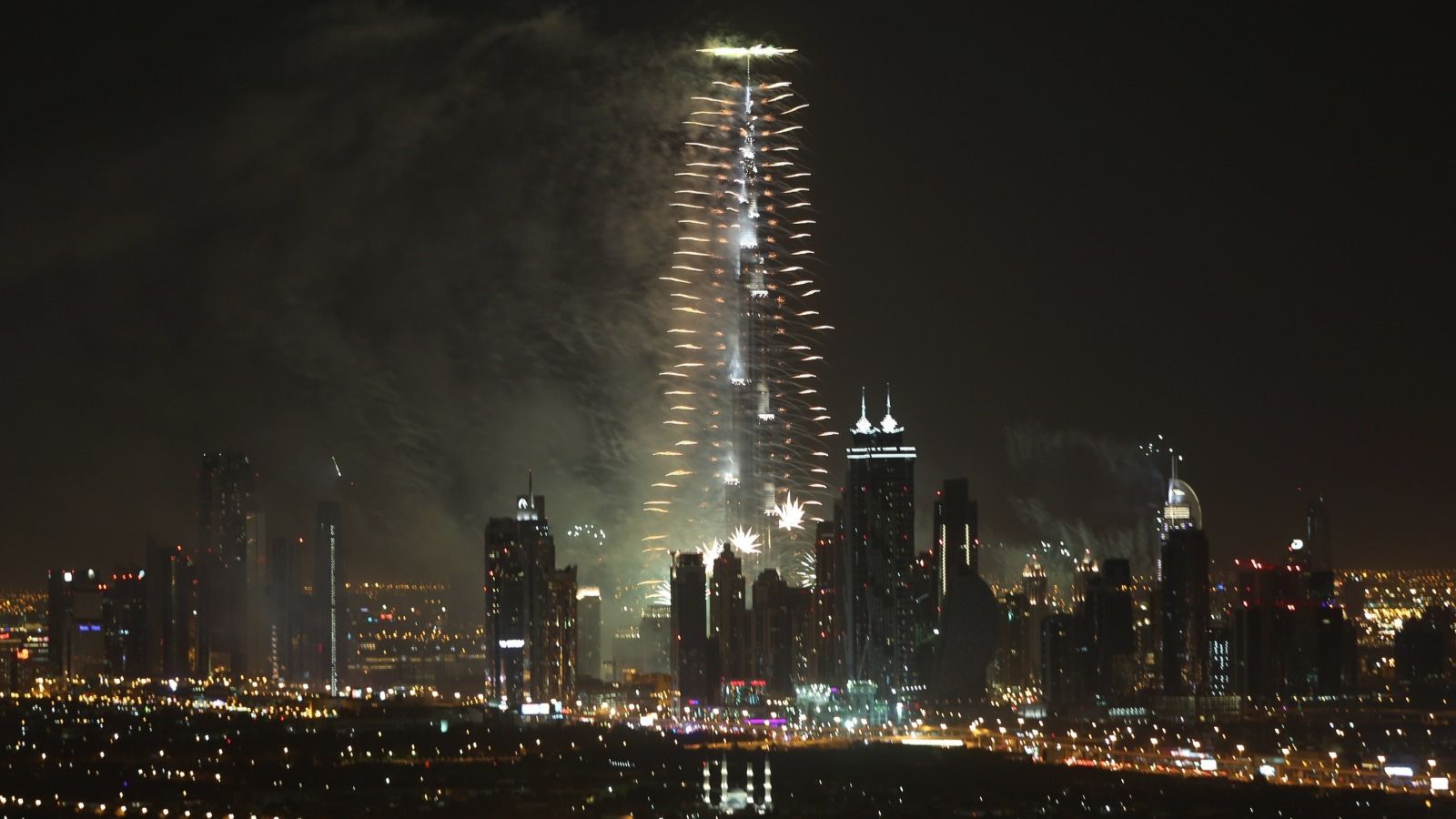 تشديد إماراتي جديد يربك السفر: السعودية وقطر وعُمان ولبنان وإيران ضمن الدول المتأثرة