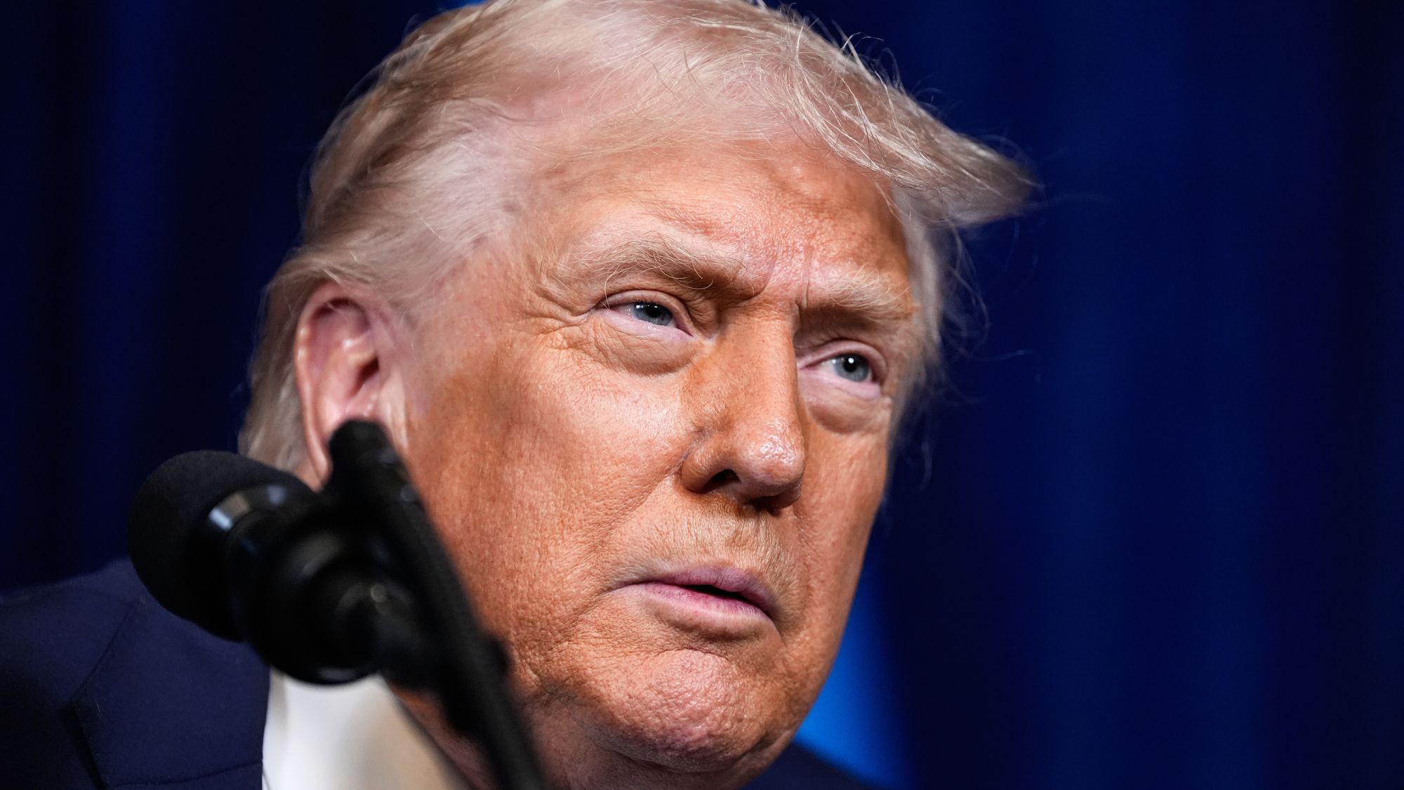 لم يحدد موعدًا نهائيًا: ترامب سيحاول تجريد حماس من سلاحها "بالاتفاق"