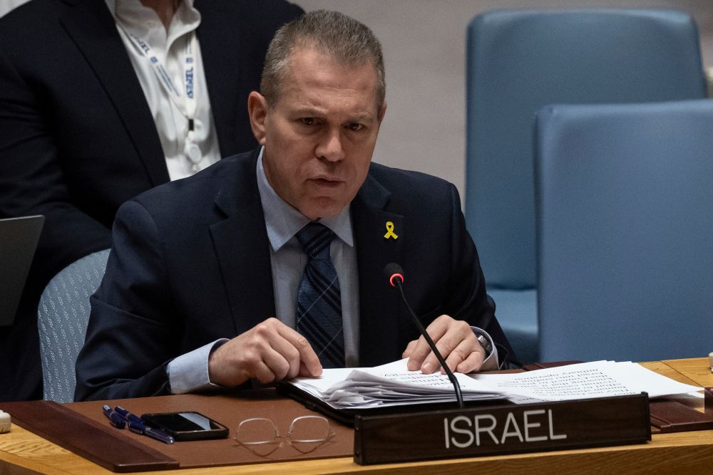 Gilad Erdan, Representante Permanente de Israel nas Nações Unidas, fala durante uma reunião do Conselho de Segurança na sede das Nações Unidas, sexta-feira, março. 22, 2024.
