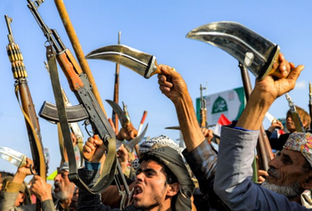 Des partisans des houthis lors d'une manifestation en solidarité avec les Palestiniens, à Sanaa, le 3 octobre 2025. 

