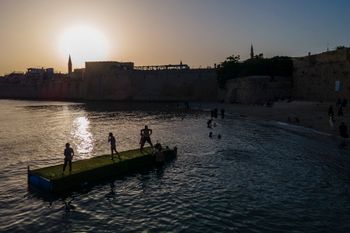 נמל עכו -- מזג אוויר, חום, חם, שמיים, שמש, עומס חום, קיץ, אילוסטרציה