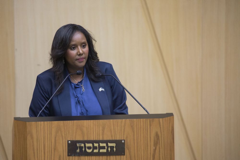 La députée israélienne Pnina Tamano Shata (Yesh Atid - Bleu Blanc) fait un discours sur les difficultés de l'intégrations des Juifs éthiopiens à la Knesset, le 15 juillet 2019