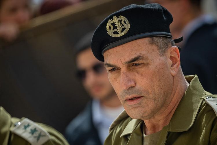 Le nouveau chef d'état-major de Tsahal Eyal Zamir se rend au Mur occidental dans la Vieille Ville de Jérusalem le 5 mars 2025.
