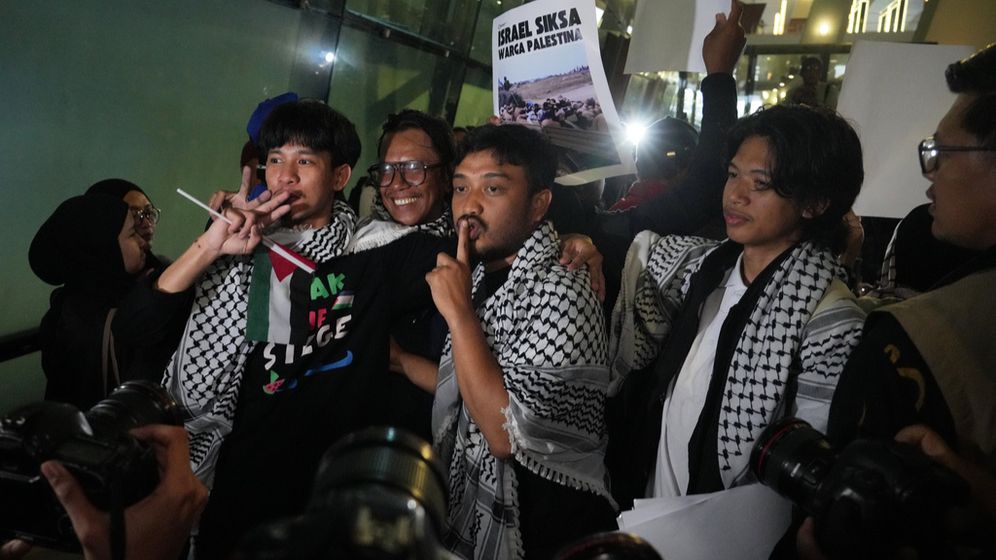 AP Photo/Tatan Syuflana Des militants indonésiens de la flottille pour Gaza, à leur retour en Indonésie, le 24.05.2026