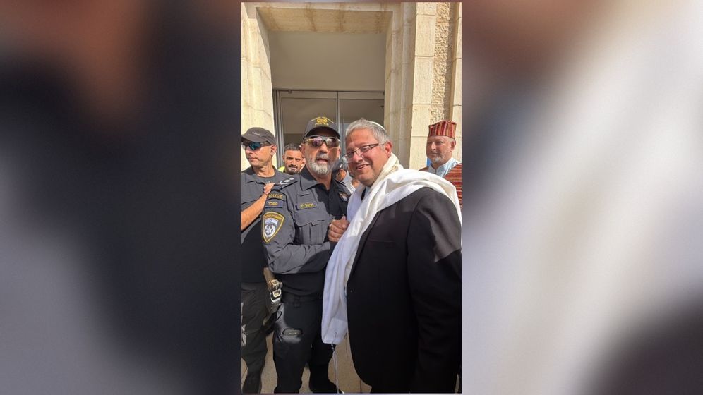 - בן גביר והמפכ"ל בכותל
