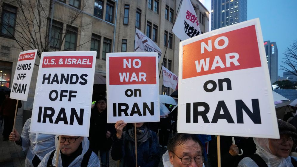 הפגנה בקוריאה הדרומית נגד המלחמה באיראן