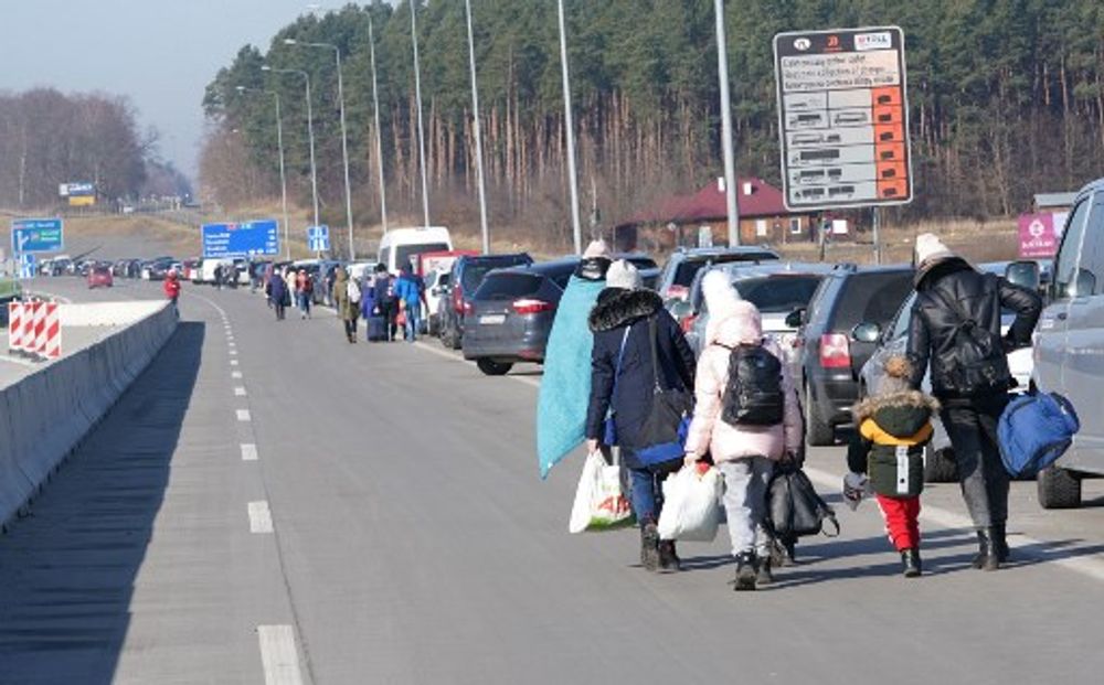 Les Ukrainiens quittent leur pays ravagé par l'invasion russe