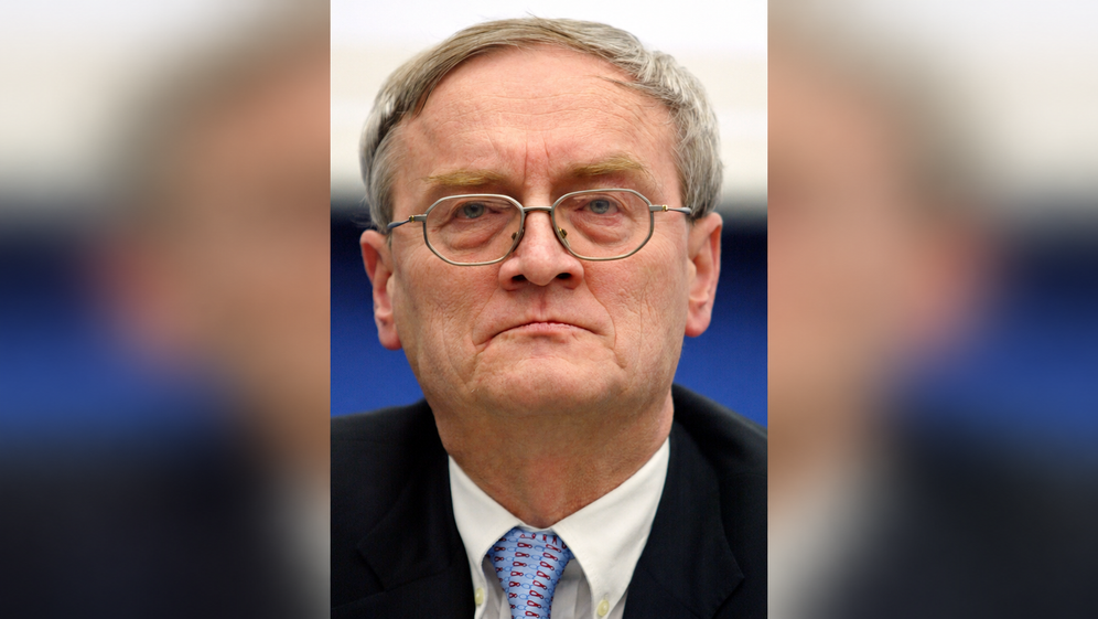 (AP Photo/Fritz Reiss) Der Praesident des Bundesnachrichtendienstes Dr. August Hanning am Montag, 7. Februar 2005 in Berlin. (AP Photo/Fritz Reiss) --- German Intelligence Service BND chief August Hanning on Monday, February 07, 2005 in Berlin.