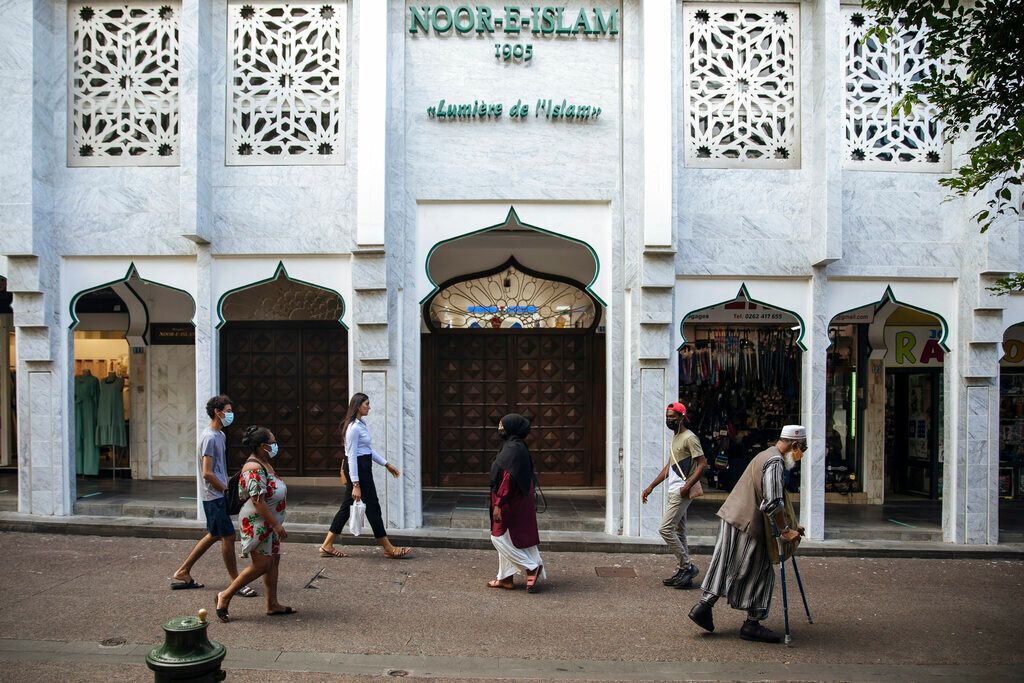 فرنسا: منع كتاب "أنا المسلمة الشابة" وتحقيق قضائي بسبب شبهات التحريض على العنف والكراهية