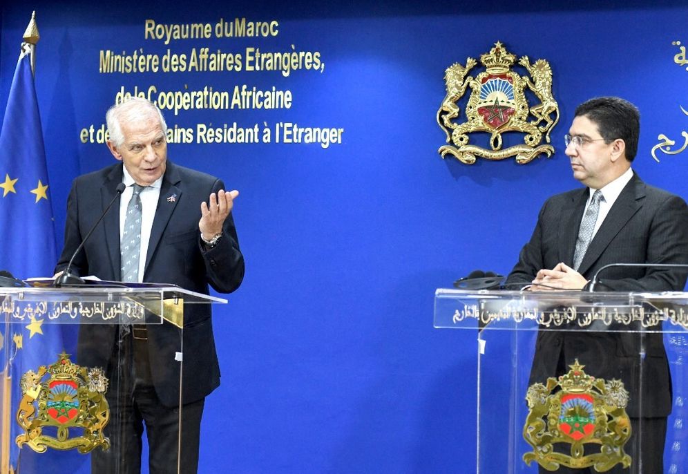 جوزيب بوريل، الممثل الأعلى للاتحاد الأوروبي للشؤون الخارجية والسياسة الأمنية مع وزير الخارجية المغربي ناصر بوريطة في الرباط في 5 يناير 2023.