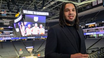 Emanuel Sharp, né à Tel-Aviv, signe son premier contrat NBA avec les Sacramento Kings