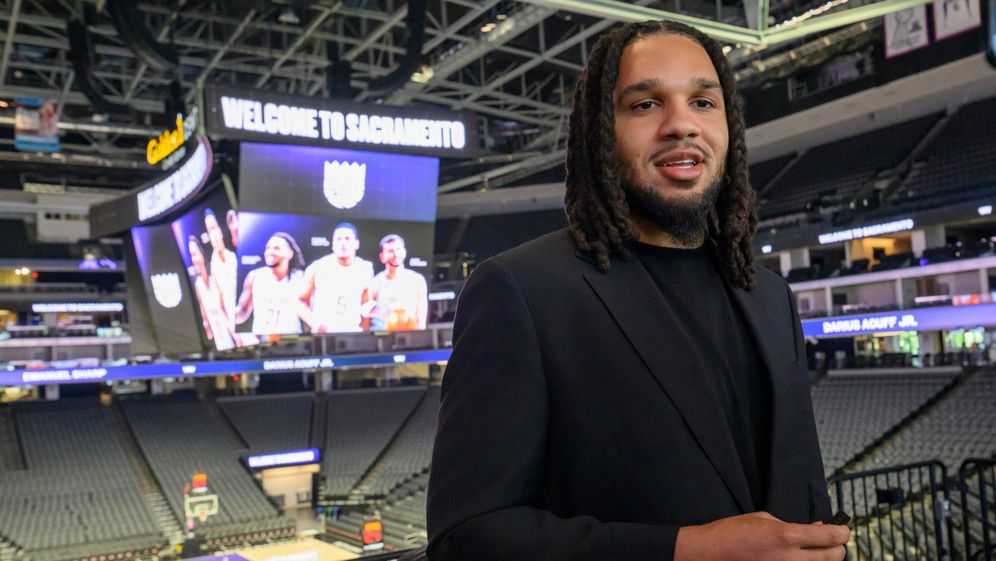 Emanuel Sharp, né à Tel-Aviv, signe son premier contrat NBA avec les Sacramento Kings