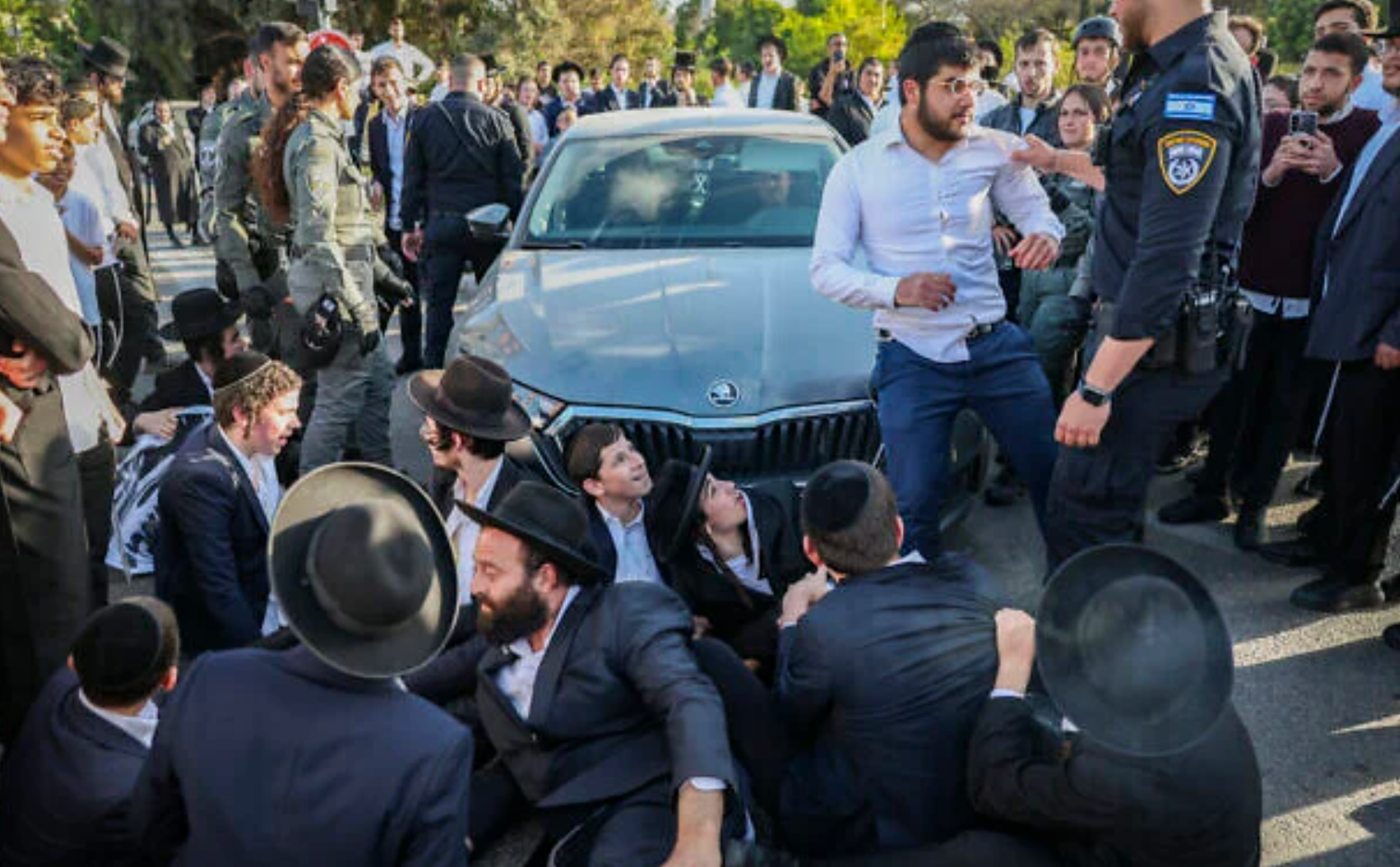 Israël : des orthodoxes bloquent des routes et appellent à une "journée de la colère"