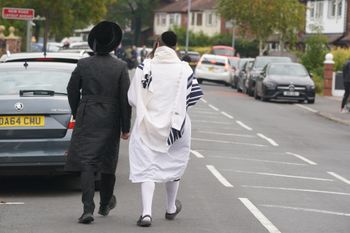 Jewish people leaving scene after Manchester at terror attack on Oct 2, 2025