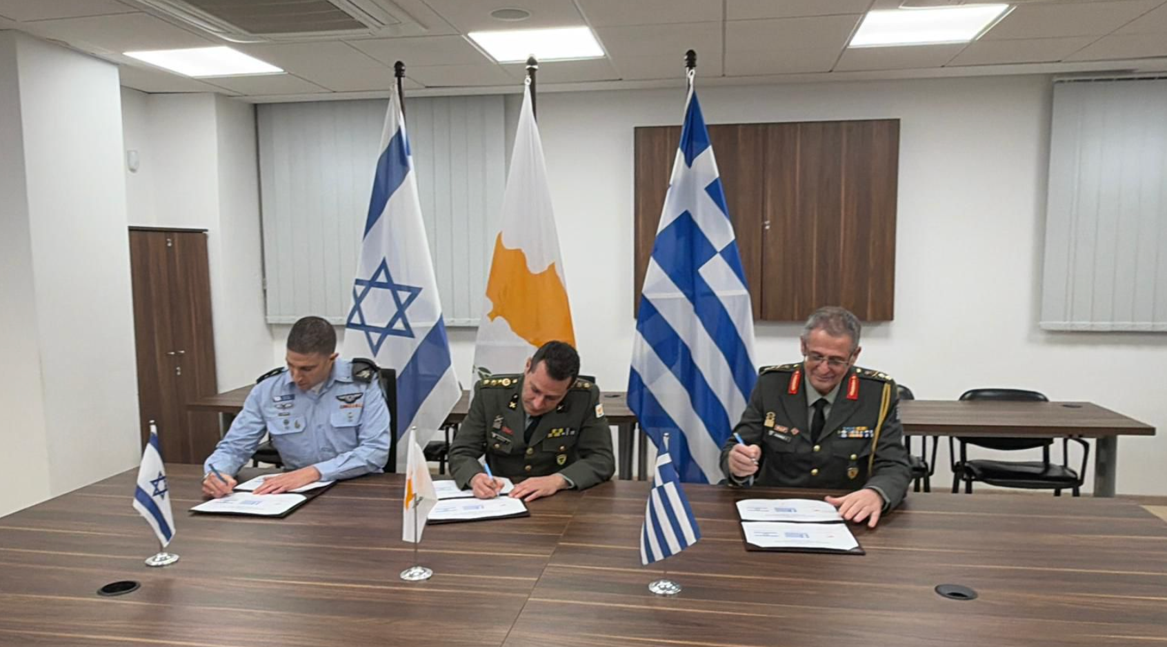 Israël, la Grèce et Chypre signent leur programme de coopération militaire pour 2026