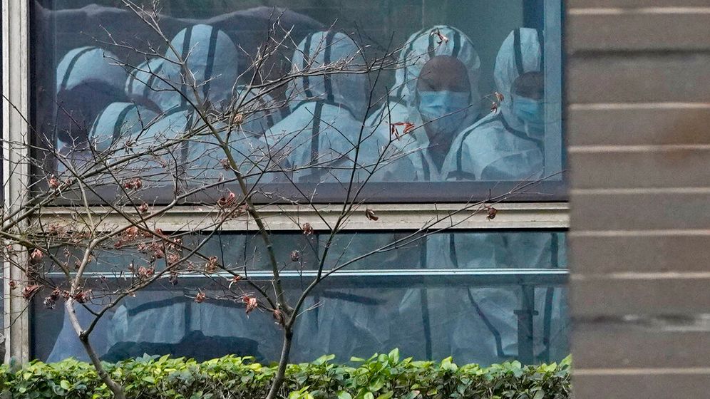 AP Photo/Ng Han Guan, File زيارة ممثلي منظمة الصحة العالمية لمركز تفشي فيروس كورونا في ووهان، فبراير 2021