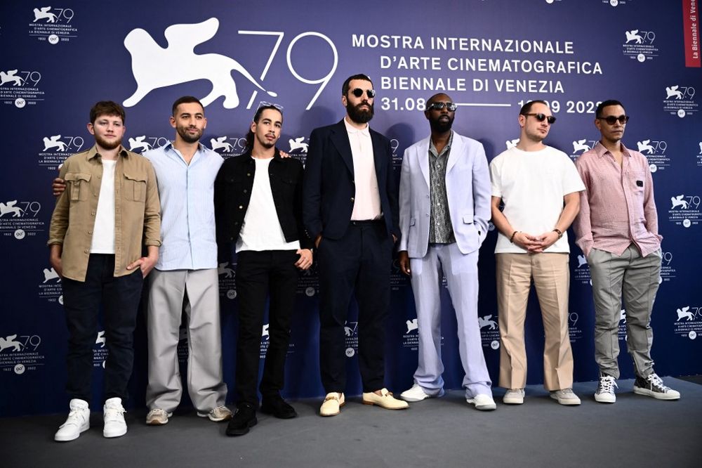 L'acteur français Anthony Bajon, l'acteur français Dali Benssalah, l'acteur français Sami Slimane, le réalisateur français Romain Gavras présentent Athena