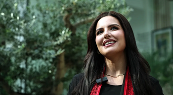 Nadeen Ayoub, qui participera en novembre au concours Miss Univers en tant que première Miss Palestine de l'histoire, à Dubaï le 6 septembre 2025.

