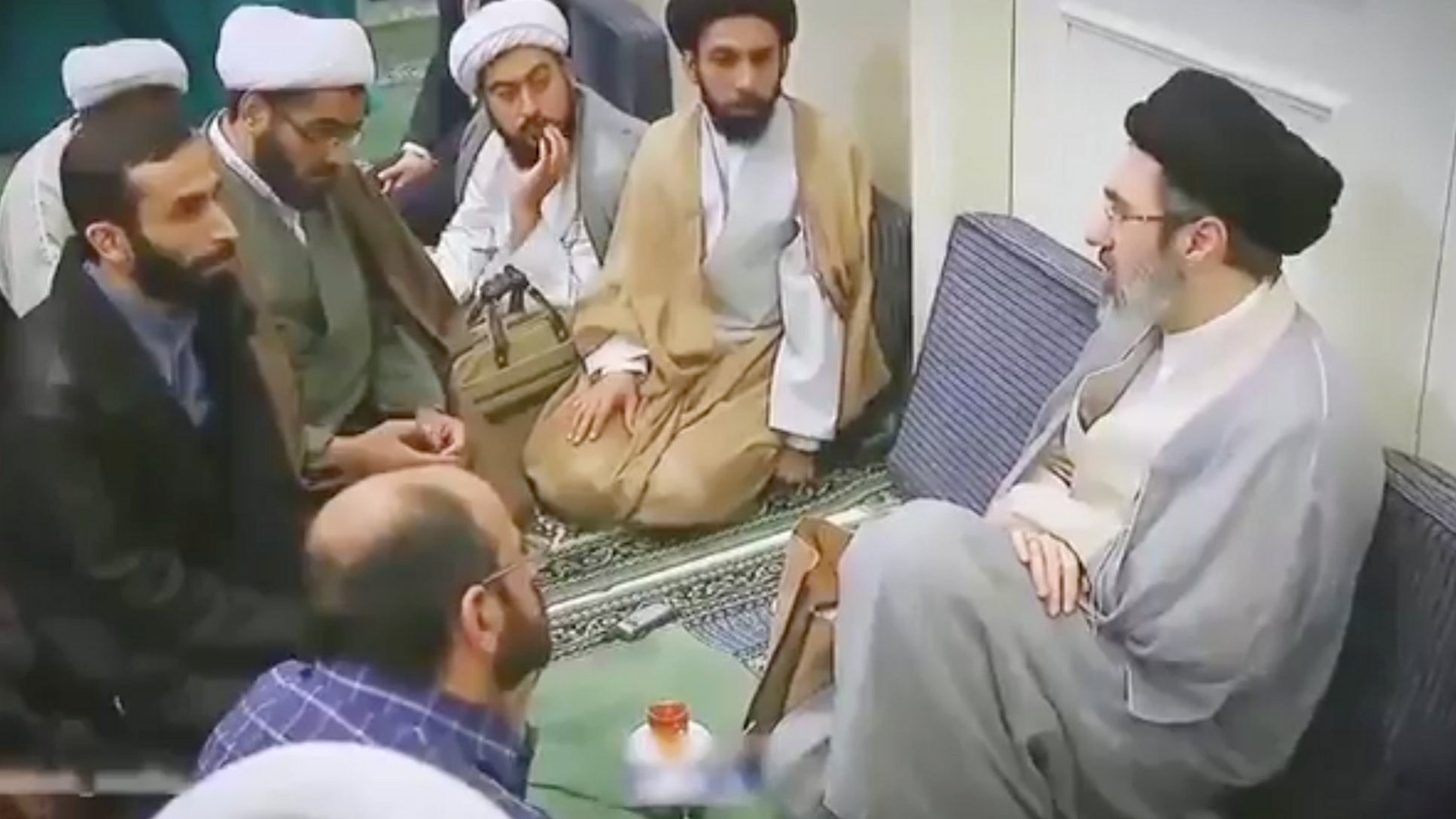 Iran : une vidéo non datée de Mojtaba Khamenei diffusée après des mois d’absence