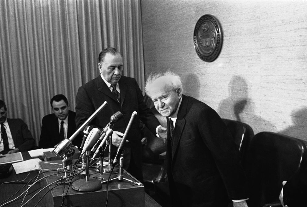 דוד בן גוריון במסיבת עיתונאים, ארכיון