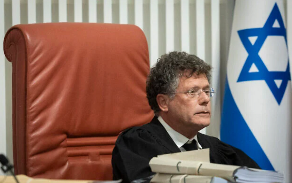 Le président de la Cour suprême Isaac Amit à la Cour suprême à Jérusalem, le 1er décembre 2025
