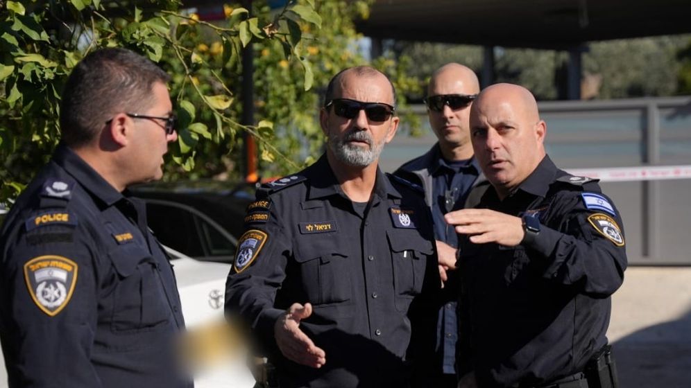 מפכ"ל המשטרה דני לוי בזירת רצח משולש, ארכיון