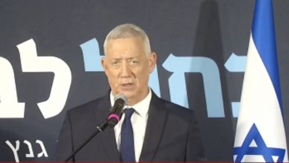 בני גנץ במסיבת עיתונאים לאחר פרישתו