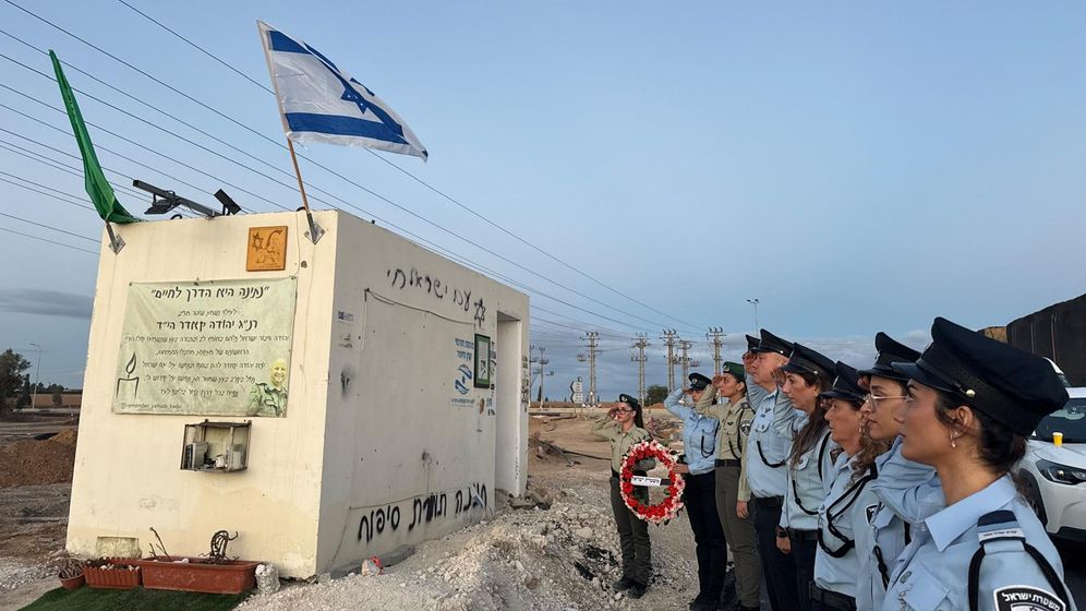 The Police Commissioner and the senior police command staff saluted and observed a minute of silence at all the battle sites where police officers and combatants fell during the defensive battles
