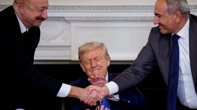 Trump joins hands with Azerbaijani President Ilham Aliyev (L) and Armenian Prime Minister Nikol Pashinyan (R) 
