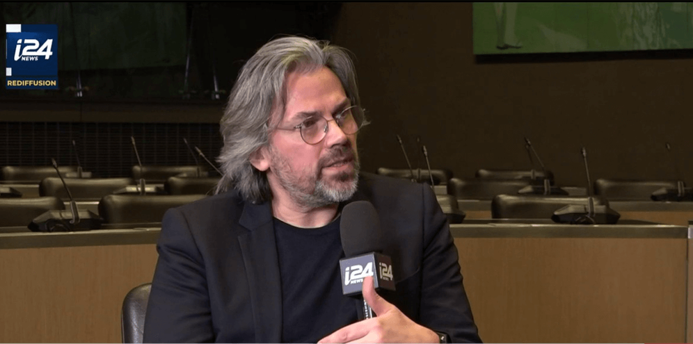 i24NEWS Aymeric Caron, député LFI, dans le Grand Oral des GGMO sur i24NEWS