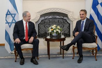 Israel's Prime Minister Benjamin Netanyahu (L) with Greek Prime Minister Kyriakos Mitsotakis in Cyprus.