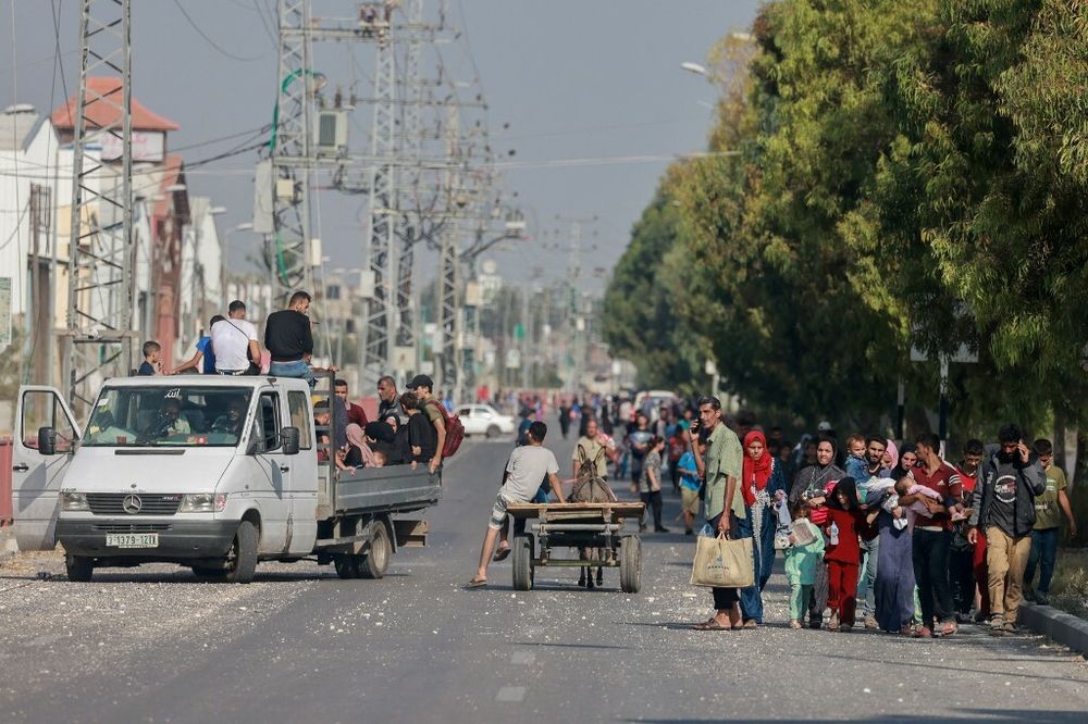 Des Gazaouis fuient le nord de la bande de Gaza pour trouver refuge au sud, via le corridor humanitaire établi par Tsahal