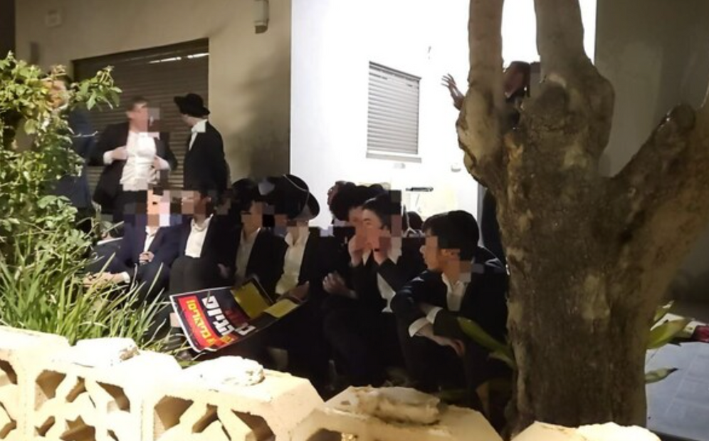 Intrusion devant le domicile de l’officier 