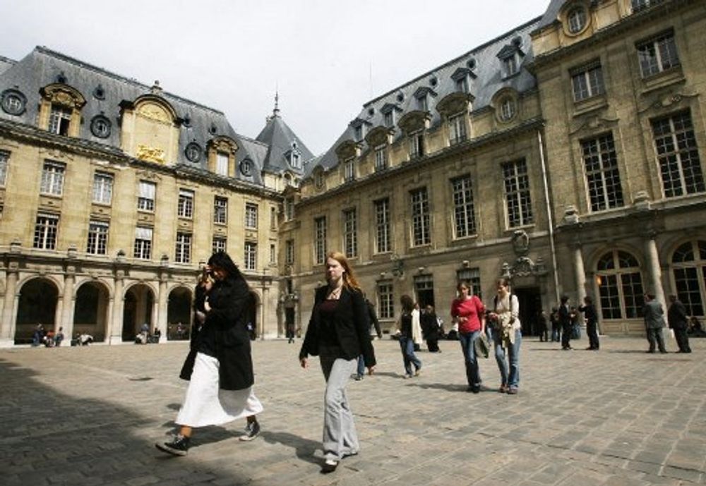 Students circulate in a courtyard of the Sorbonne University in Paris, France,  April 24, 2006.