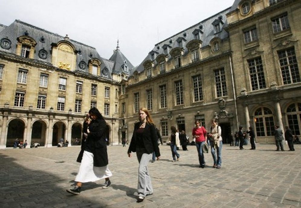 Students circulate in a courtyard of the Sorbonne University in Paris, France,  April 24, 2006.