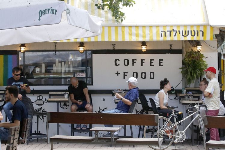 A cultura do café de Tel Aviv enraizada na poesia, resistência JACK GUEZ / AFP