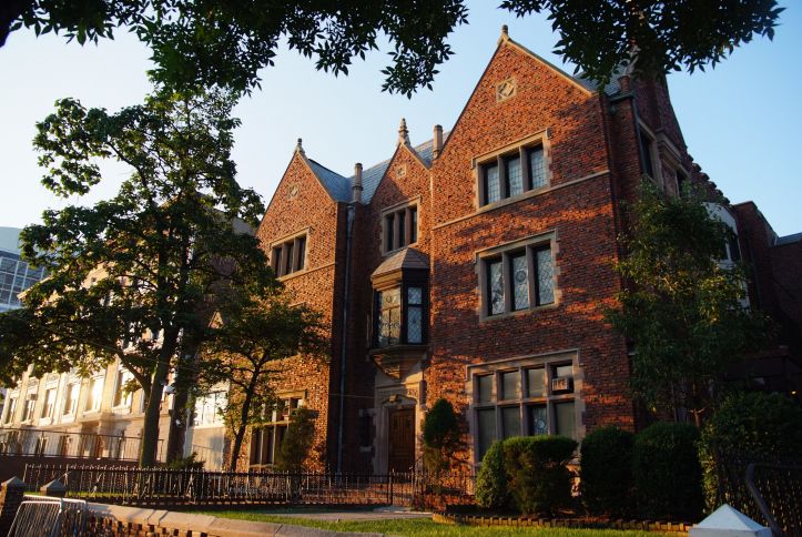 Un étudiant pakistanais reconnaît un projet d’attaque contre le centre ‘770’ de Habad à Brooklyn