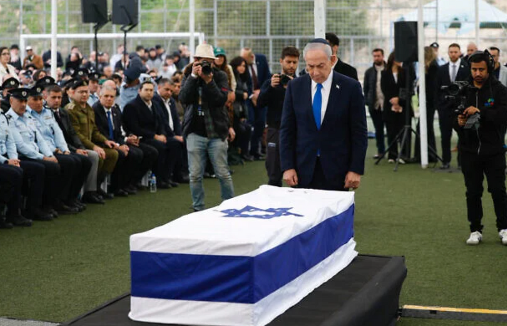 Le Premier ministre Benjamin Netanyahou lors des funérailles de Ran Gvili, à Meitar, dans le sud d'Israël, le 28 janvier 2026.